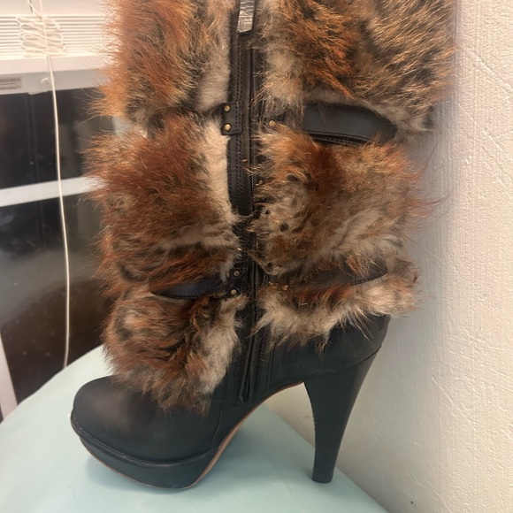 Ugg Foxley Gorgeous size 9 black platform fur boots - Picture 12 of 12